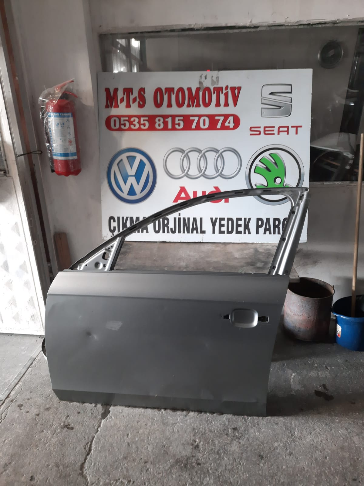 Audi a4 sol ön kapı